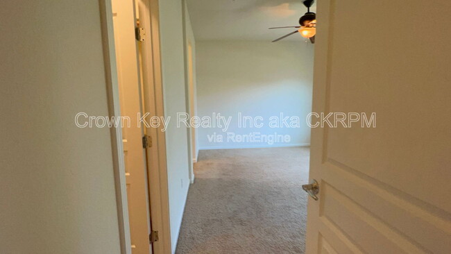 Building Photo - 151 W Saltillo Ln