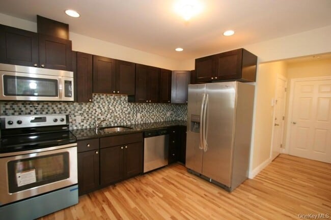 Building Photo - 385 Palisade Ave