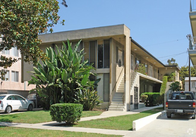Primary Photo - 3726 S Canfield Ave