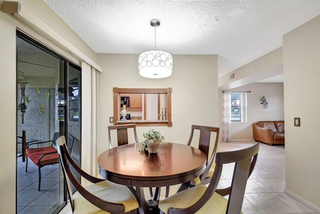 Building Photo - 6025 Parkwalk Dr