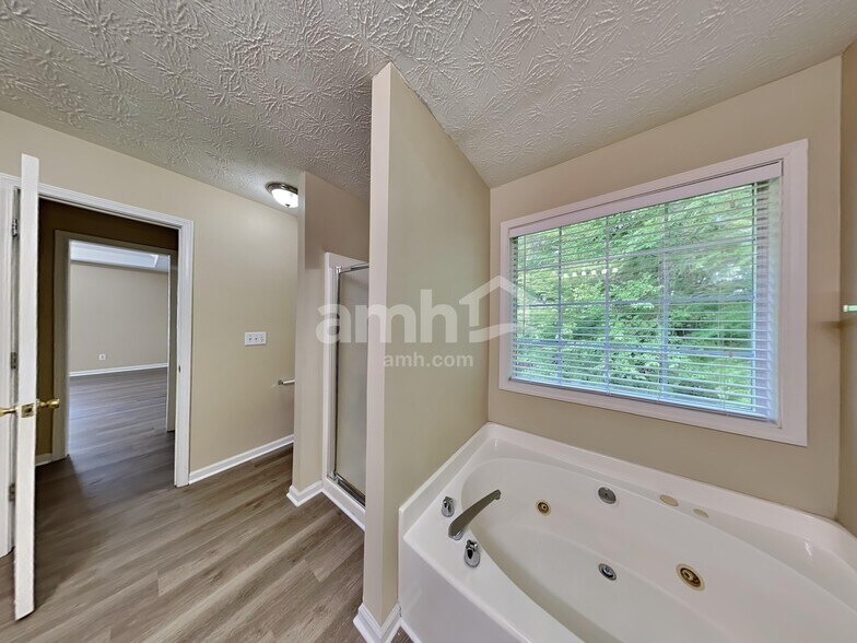 Building Photo - 881 Simon Park Cir