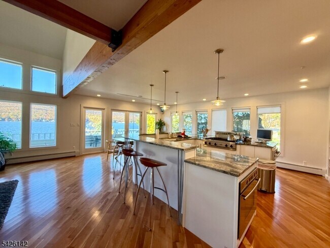 Building Photo - 73 Forest Lake Dr