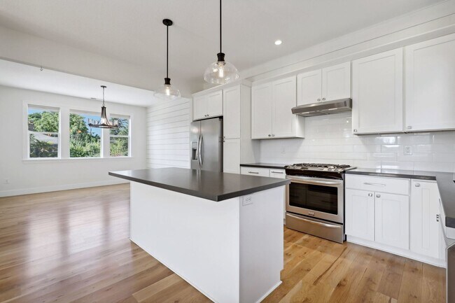 Building Photo - DESIRABLE CRESTON-KENILWORTH / CORNER LOT, LUXURY 4 BEDROOM, TWO EN-SUITES W/FULL BATHS