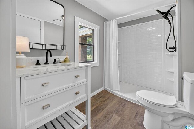 Building Photo - 3 bedroom & 3 bathroom located in Pleasant Valley - $400 off first months rent!