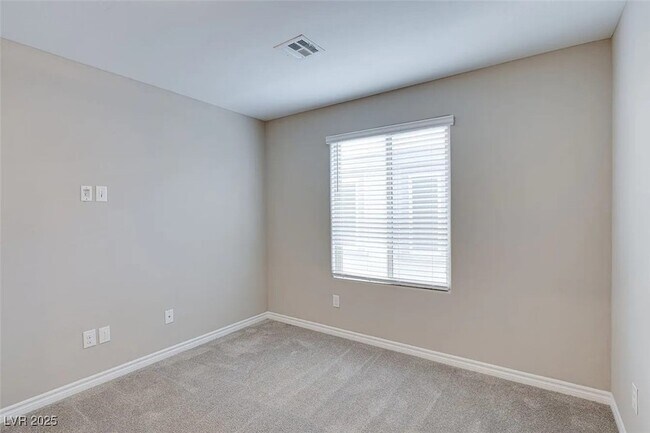 Building Photo - 932 Lotus Falls St
