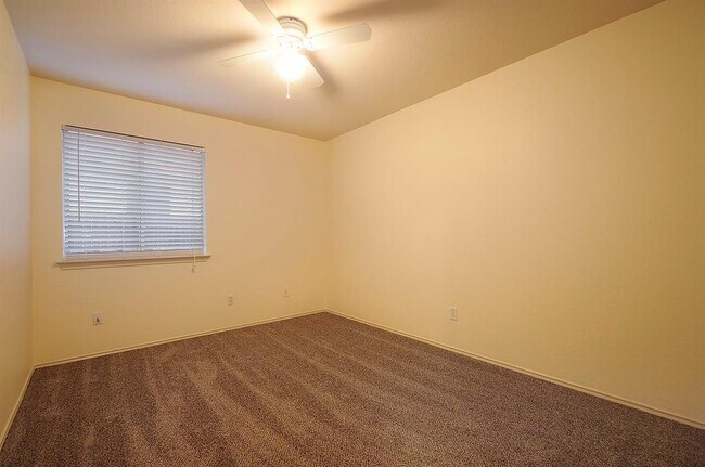 Building Photo - 1109 Fossil Cove