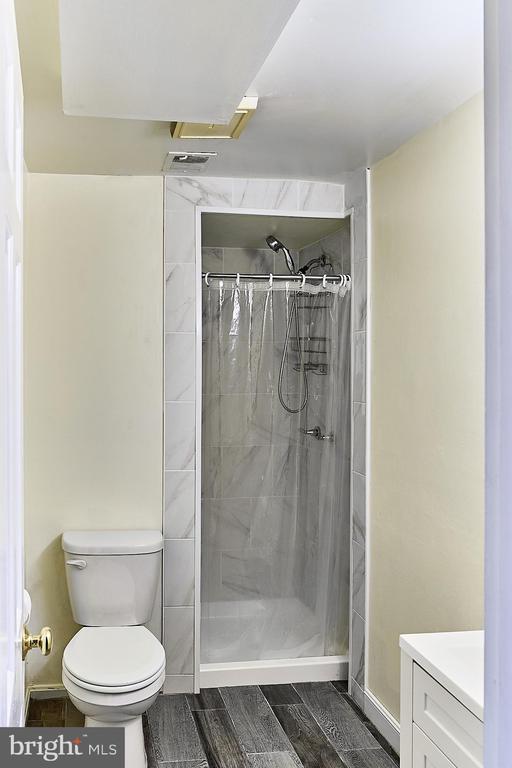 Building Photo - 2423 Falls Pl Ct