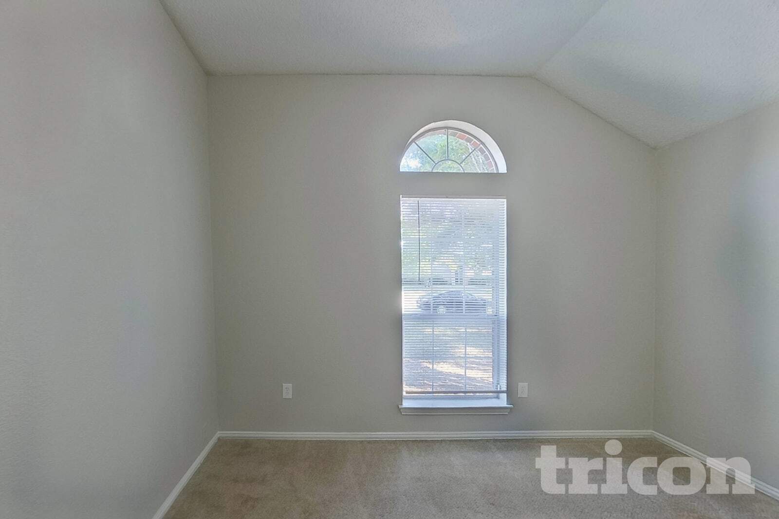 Building Photo - 1362 Meadow Creek Dr