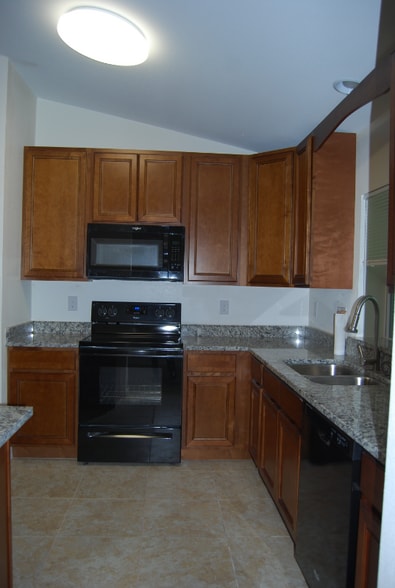 Building Photo - 1048 Hunt St NW