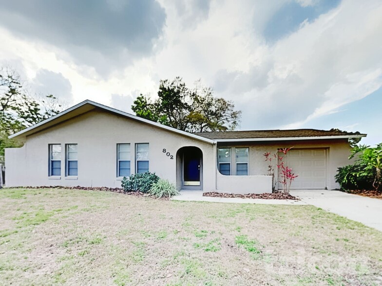 Building Photo - 802 Gullberry Ln