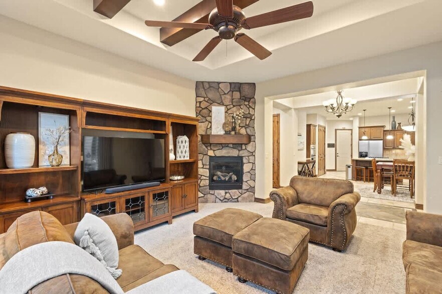 Building Photo - 1922 N Pebble Beach Dr