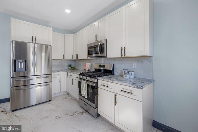 Building Photo - 3714 W Cold Spring Ln