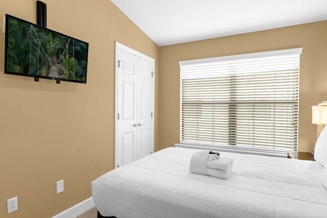 Building Photo - 14590 Damai Ln