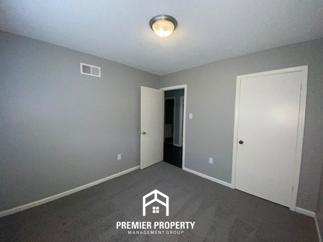 Building Photo - 4453 Kerwin Dr