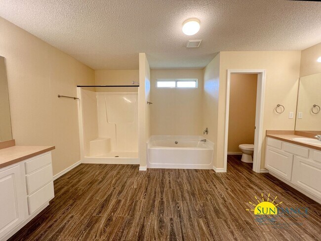 Building Photo - 5434 E Brook Dr