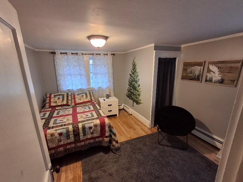 Building Photo - 164 Court St