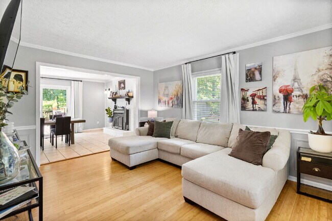 Building Photo - Spacious 4-Bedroom Haven with 3 Full Baths...