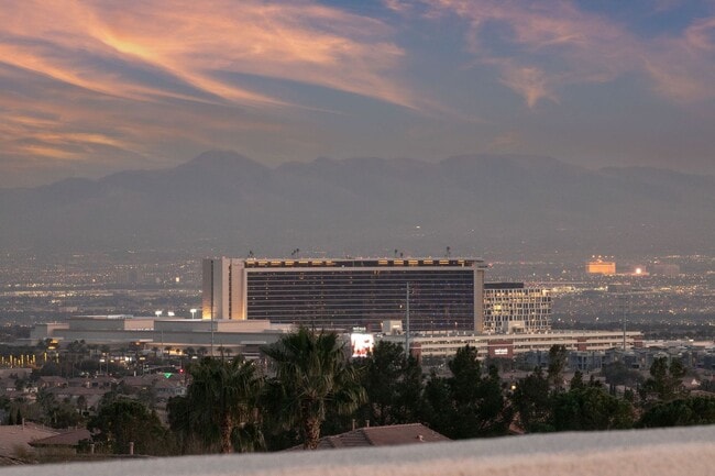 Building Photo - Luxury Dream Home with Unmatched Views and Resort-Style Amenities