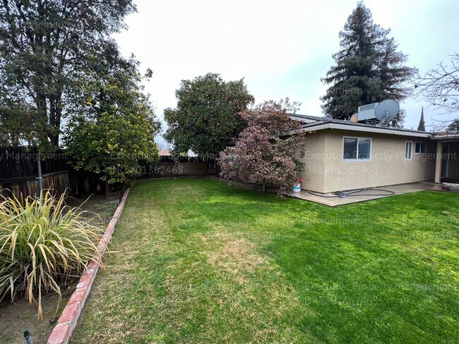 Building Photo - 3 bedroom/ 2 bathroom home located near New Stine Rd/ Wilson Rd