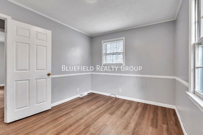 Building Photo - 107 River Rd Cir-