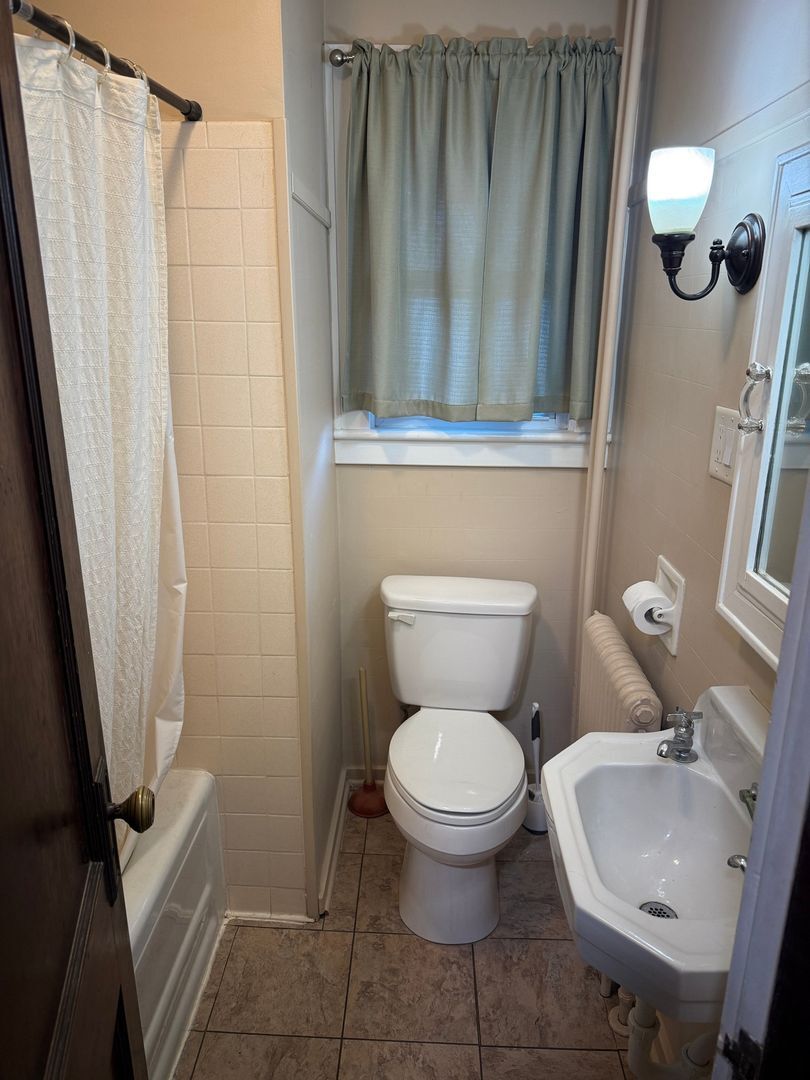 Building Photo - 18 Fairfield Ave