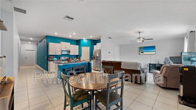 Building Photo - 15407 Miller Creek Dr