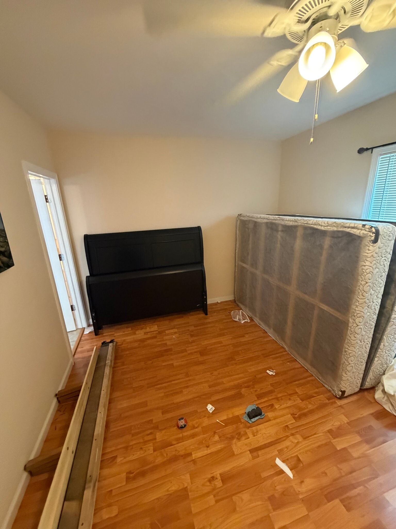 Building Photo - 852 Bank St