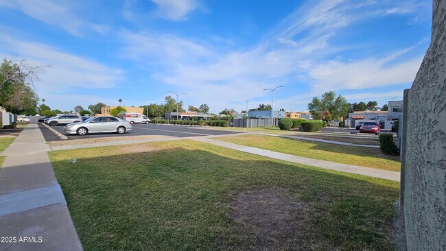 Building Photo - 14203 N 54th Dr