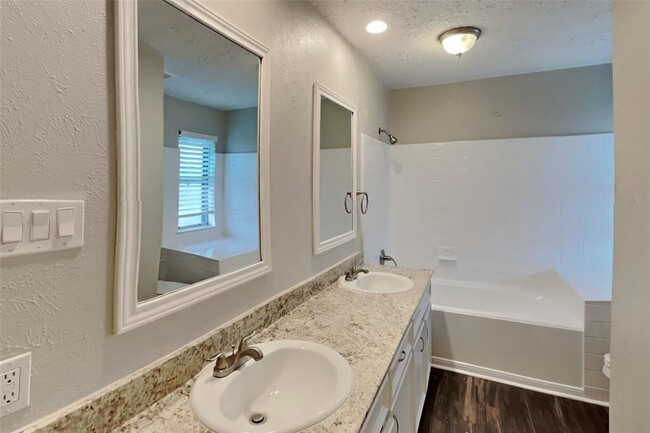 Building Photo - 10435 Goodrum Rd
