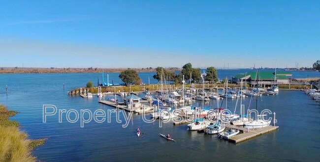 Building Photo - 122 W 5th St