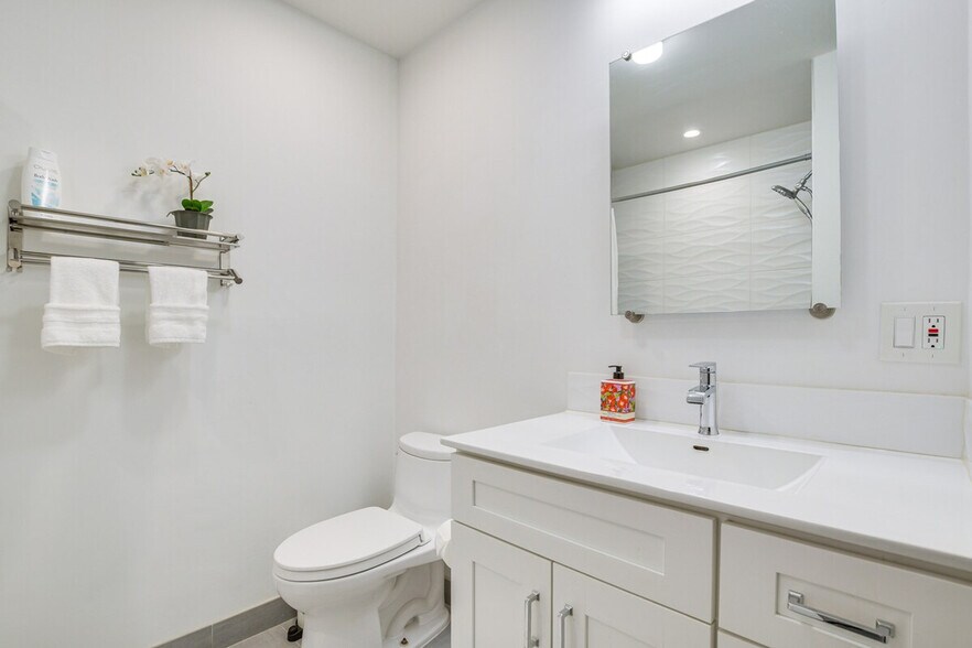 Building Photo - 4319 N Central Ave