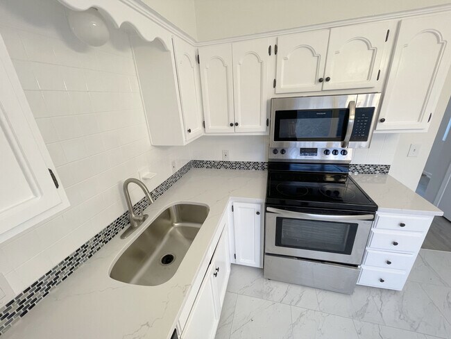 Building Photo - 7104 Orchard Ct