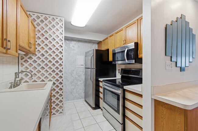 Building Photo - 1235 S Maple Rd