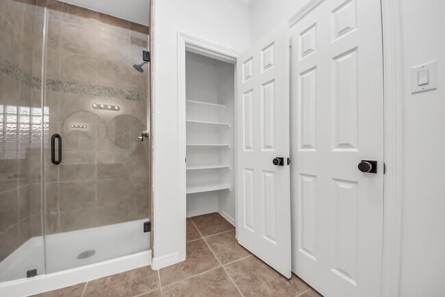 Building Photo - 1510 Olive Park