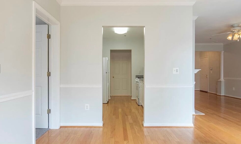 Building Photo - 7000 Falls Reach Dr