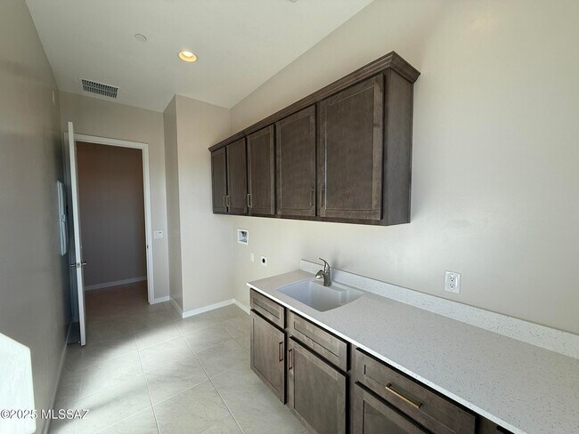 Building Photo - 5981 East Calle Agua Verde