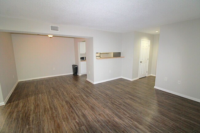 Building Photo - 1 Bedroom Condo in South Park