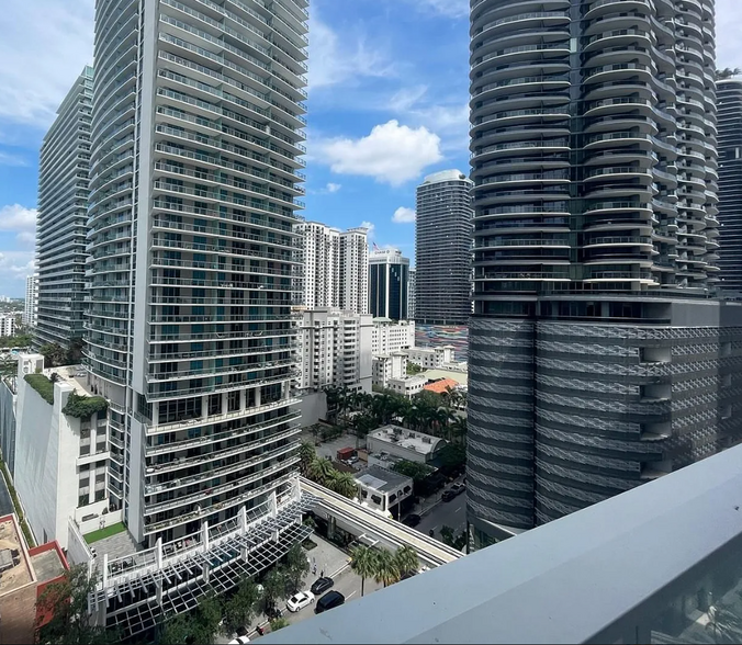 Building Photo - 1080 Brickell Ave