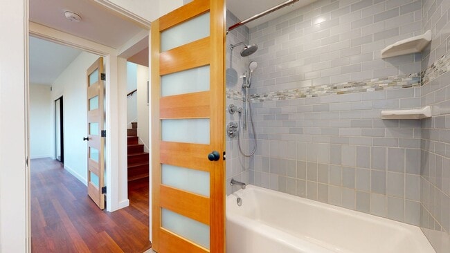 Building Photo - Kensington Beauty!