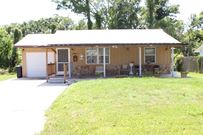 Primary Photo - 3 Bedroom/2 Bath Home