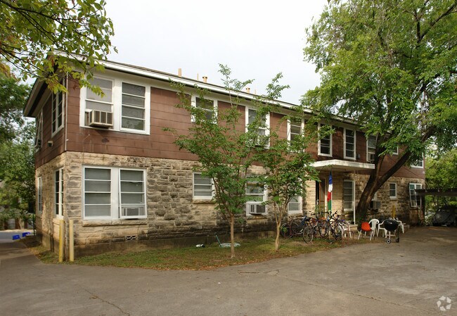 Building Photo - 300 E 33rd St