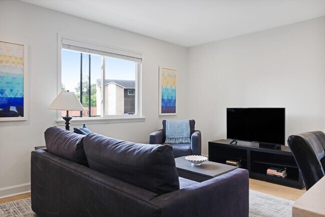 Building Photo - 1309 Hudson Ave