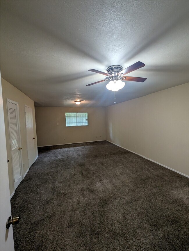 Building Photo - 5203 Heathercrest Dr