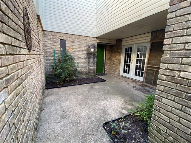 Building Photo - 606 Old Country Rd