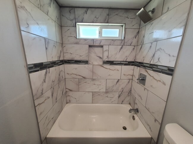 Building Photo - 6538 San Vincente St