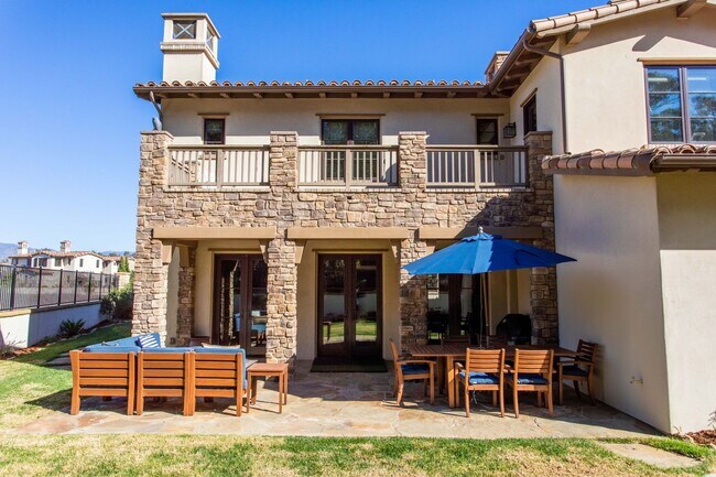 Building Photo - Large 5 bed / 5 bath Tuscan Style Home on ...