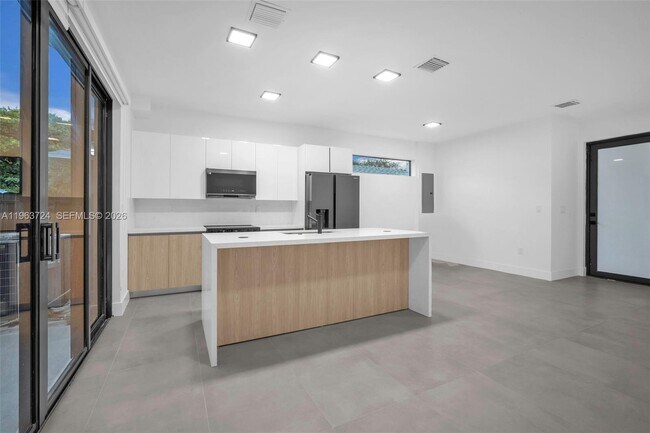 Building Photo - 919 NW 55th St