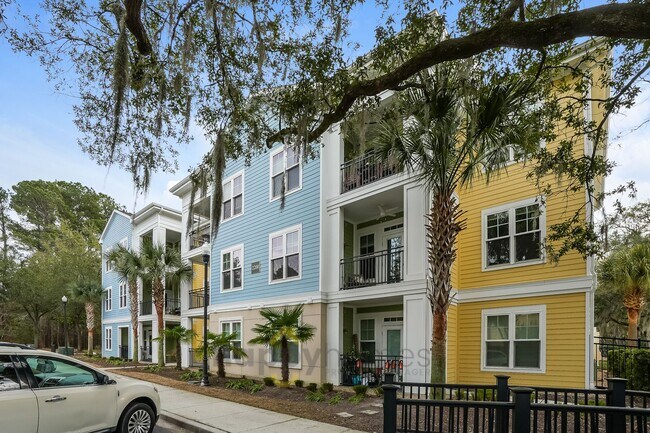 Building Photo - Stunning 2BR/2BA Condo in the Heart of Mt. Pleasant