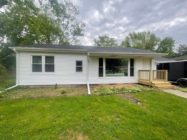 Building Photo - 3 Bedroom Home in Valpo