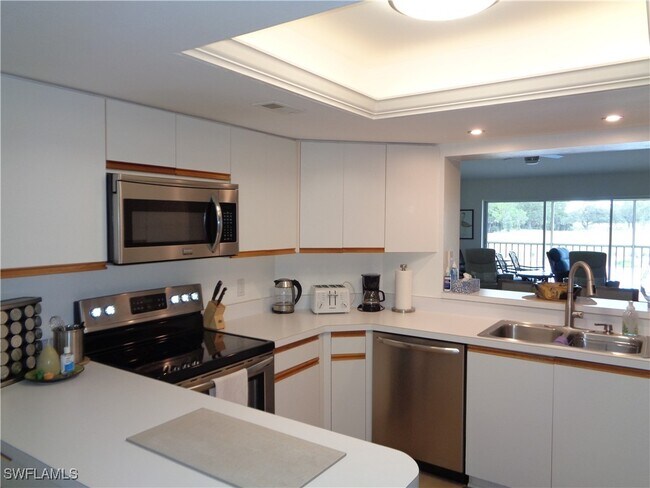 Building Photo - 6250 Bellerive Ave
